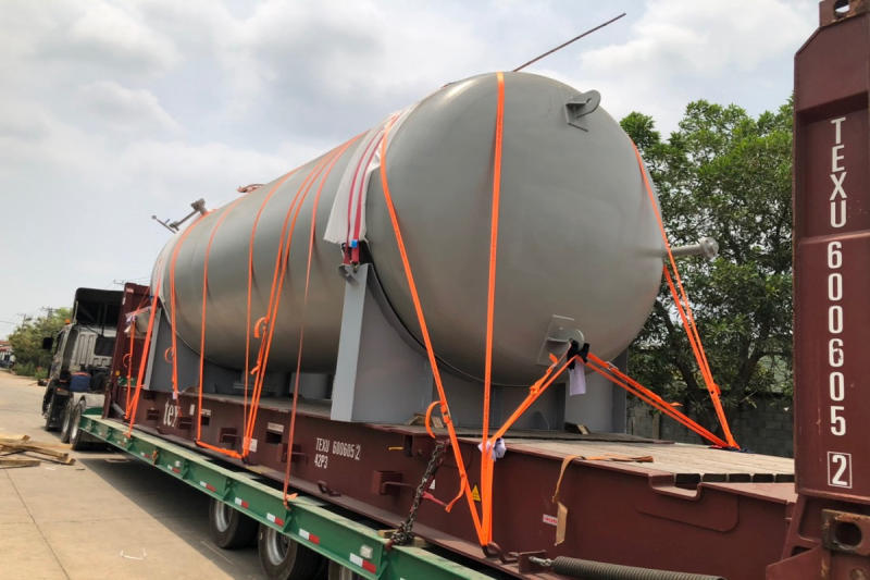 Các loại máy móc kích thước lớn cần được lashing chằng buộc kỹ khi vận chuyển