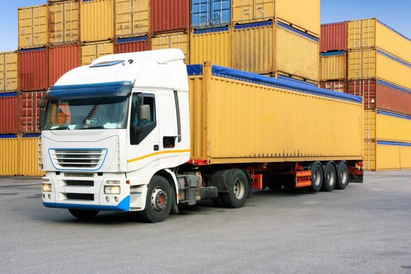 Xe tải hạng nặng thường dùng trong vận tải đường dài và vận chuyển container
